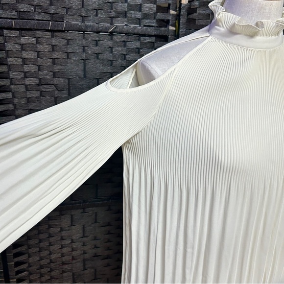 Lauren Ralph Lauren Hi Neck Off White Mini Pleat Peep Shoulder Blouse XS/S - Picture 6 of 11